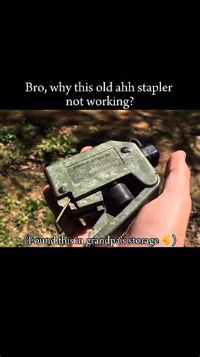 Wei Long Dafoe II. | 威廉·达福的故事，一旦放在时间轴上，就变得格外有趣。1955 年出生的他并没有走典型的好莱坞道路——到了 1977 年，他便加入了纽约的实验性剧团 Wooster Group，并在那里花了数年时间塑造出后来定义他风格的那种奇异而富有弹性的表演方式。 他的重大突破出现在... | Instagram