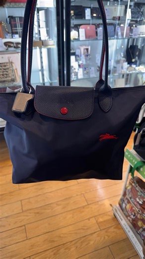 DAISUKI on Instagram: "Paunahan nalang po!!! Preloved Original Longchamp ( Medium Size / Long handle / Like new condition ) For only ₱3,900 #preloved #daisukijapan #used #secondhand #bags #bag #use #prelovedbranded #longchamp"