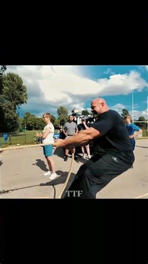 kids vs strogman 💀🔥 #strongman #strength #gymmotivation #shorts #gym