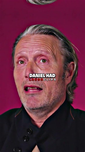 Daniel Craig Was the Only One Who Couldn’t Play Poker 💀