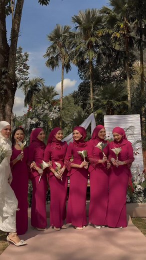 Line up for all bride and bridesmaid collection that will make all bride-to-be pening tak tahu nak grab which design😜 Not only dress, kurung design pon she ada okays heheh Dearies dah spot ke which design yang nak grab during your special day nanti?💍 | Qiszar.My