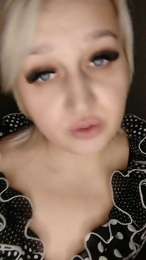 Blonde Hair Style Ideas with Polka Dot Fashion