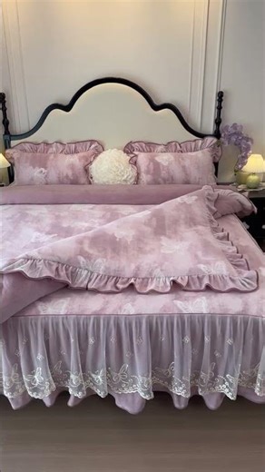This light purple bedding is absolutely adorable and will capture any girl's heart! Soft ...