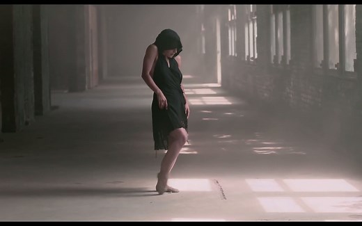 【AI视频生成艺术】获奖的AI人工智能视频作品的原作《Painted》，各位再来感受一下