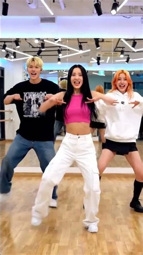 Korean pop song dance challenge for you #pop #dance#fyp #Korea. #Rwanda #koreansingers #trendingnow