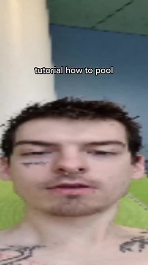 Angry Emo Fish (@angry_emo_fish)’s video of How To Swim Underwater Correctly