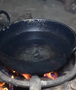 Cooking and eating by using primitive technology - Rural life | Sweet Family