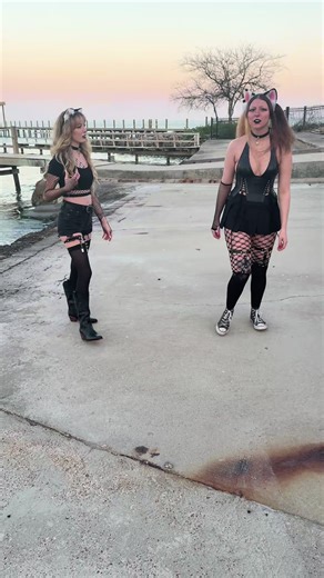 huh? #gothgirls #sarahbunni | goth girls