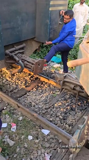 Locomotive Coach Coupling Buffer #railway #train #shorts