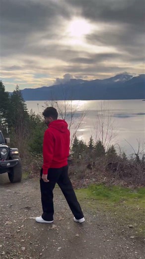 Off-Roading to the Perfect Mountain Lake Viewpoint