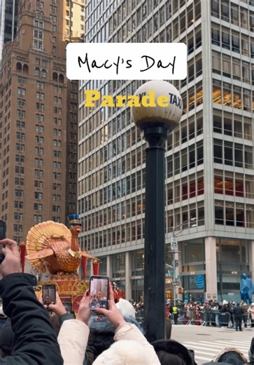 Experience the Magic of Macy’s Day Parade in NYC