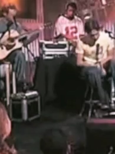 Incubus - Drive: Live Acoustic Performance Analysis