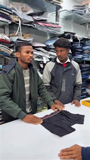 naveen khare on Instagram: "Sicret baat nhi btana tha : : : #naveenzone #reel #trendingreel #balaghatinaveen #funnycomedy #balaghatinaveen"