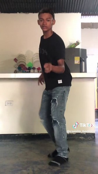 Manos Arriba: El Baile de TikTok que Arrasa