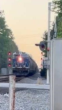 Csx M410 passes Centraila with a heritage duo #csxtransportation