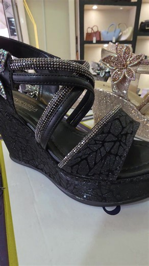 Fabrikadan direkt müşteriye 🔥 Aracı yok, en uygun fiyat 💯 Kadın ayakkabı modelleri 👠37–40 numara mevcut ✔️ Fiyat: 850 TL 💰 Kapıda ödeme imkanı 🚚 📍 Gaziantep – Çarşıya yakın 📦 Kargo: DHL Sipariş için: 0537 874 62 14 📞 #ayakkabı #kadınayakkabı #gaziantep #indirim #moda