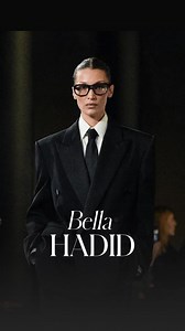 5.6K views | ¡@bellahadid ha vuelto! Desde 2022 no se había visto a la modelo sobre una pasarela, pero ayer desfiló para la colección Primavera-Verano 2024 de Saint Laurent, en la Semana de la Moda de París, con un espectacular traje oversize.  Getty | Mujerhoy | Facebook