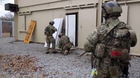 U.S. Army Green Berets (5th SFG) • Room Clearing Drills