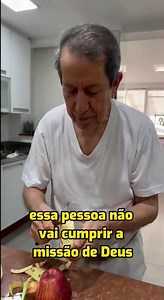 Se o nosso corpo é o templo do Espírito Santo, então temos de cuidar bem dele, não é mesmo?! Aí vai uma dica de suco que vai fazer muito bem à sua saúde e à de sua família. Anote os ingredientes: 🥬Couve 🌿Cebolinha 🌱Manjericão 🌱Salsinha 🍎Maçã 🌿Gengibre 🌱Açafrão-da-Índia #nutrição #fé #alimentação #vidasaudável #saúde #detox #bíblia #MissionárioRRSoares #IIGD #Suco #Deus #Palavra | Missionário Soares
