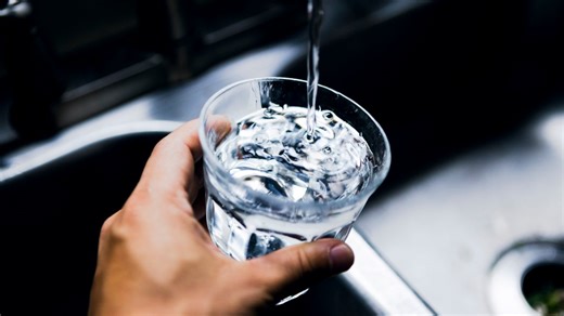 Fluoride in drinking water has no effect on IQ or brain function, long-term study shows