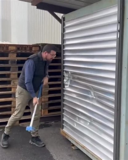HABITEC on Instagram: "🔒 Sécurité, fiabilité, tranquillité ! Chez Habitec, la sécurité n’est pas une option. Cette vidéo le montre concrètement : nos équipements sont inviolables, conçus pour résister aux tentatives d’effraction et protéger durablement vos accès. Portails, automatismes, contrôles d’accès… chaque installation est pensée pour être robuste, fiable et adaptée aux usages du quotidien, aussi bien pour les particuliers que pour les professionnels 🔧⚡ Parce que sur le terrain, ce qui c