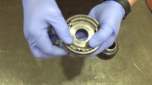Watch 16-Synchromesh unit (Manual Car Transmission) - How it works | Streamable