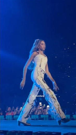 WALK BLUE WALK! Blue Ivy in Paris (Night 2) Cowboy Carter Tour #blueivy #beyonce #blueivydancing