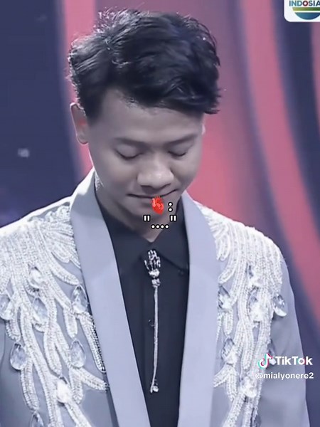 Ditempat yang sama posisi hampir sama cuma beda orang beda pendapat dari dewan juri, masih terngiang ngiang atas disenggol nya kak Robi hampir terulang kembali di top 4 yang berkualitas hampir menjadi tumbal tersenggol karna vg tertinggi, selamat dan semangat buat kalian ber dua dan kak Robi juga🥹🤍🫶🏻#da7 #daindosiar @da7_robi @DA7 DEDE APRIL @da7_arbilfahrizann²⁴