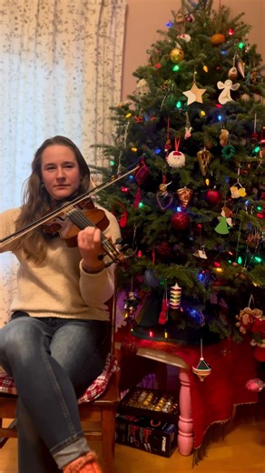 Allison Leroux - Angels we Have Heard on High (fiddle version)