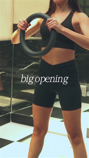 It's happening. 🤍 Studio 33 abre sus puertas. 21 de febrero Acapulco 44 • 2° piso Roma Norte • CDMX Pilates • Barre • Yoga • Sauna • Ice Bath Un nuevo espacio de movimiento y recovery en la Roma Norte. Reserva ahora tu primera clase, paquete o sesión de recovery у sé parte de la comunidad desde el inicio. #studio33wellness #romanorte #pilatesroma #yogaroma #barreroma