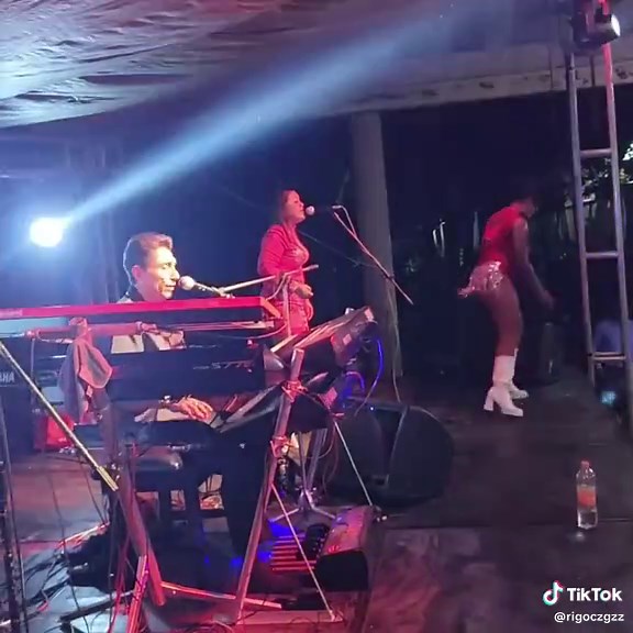 Mambo Lupita Popurri Checame - Éxitos Tropicales Vol. 2