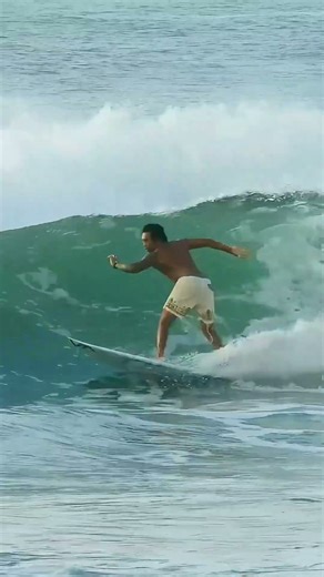 That snap at the top! 🌊🔥 Pure power in the Bali lineup. #bali #surfing #balidaily