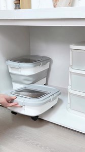 Gardez la nourriture de votre compagnon au frais et bien rangée ! 🐾🩶 Ce conteneur pliable sur roulettes protège de l’humidité et se déplace facilement pour un service rapide. 🔍 À retrouver via https://temu.to/m/ezfg46ejxig ou avec le code ffy3777. #Temu #TemuTrouvailles | Temu France