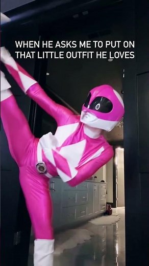 IT’S MORPHIN’ TIME!💗😏#powerrangers #pinkranger #cosplay lay