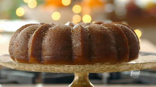 119K views · 819 reactions | This pumpkin rum cake is so good that it'll disappear *before* the pie on your Thanksgiving table — trust us!  Watch The Pioneer Woman - Ree Drummond > Saturdays at 10a|9c Get the recipe: https://foodtv.com/2JvzJdt. | Food Network | Facebook