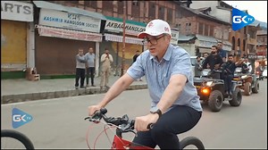 'Pahalgam is calling': CM Omar cycles through Pahalgam to send a message to tourists Report: Nadeem Gulzar #greaterkashmir #gktv #OmarAbdullah #Pahalgam #cycling #tourism | Greater Kashmir