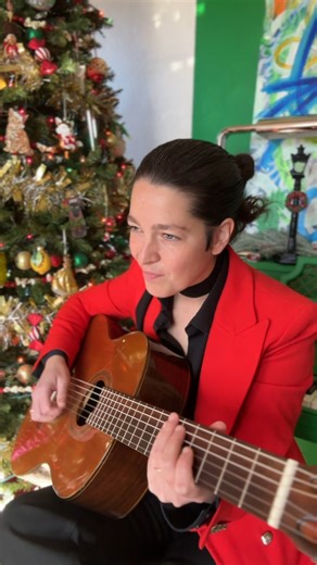 Merry Christmas :) What kind of videos / songs would you want to hear over on Patreon? I'd love to know what might make it a more happening spot for y'all to join ! I'm having a blast creating for it & sharing snippets of unheard things and stories... Join now to see the rest of my performance videos! It's $3 a month to join the initial tier & you get loads of exclusive pieces !!! A new cover video is coming up that's a take on "All I Want For Christmas"- Mariah done in Sinclair style! www.patre