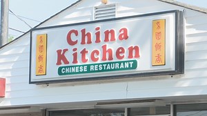 Chinese restaurant employee kills robber attacking his co-worker, family member