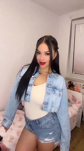 𝐵 𝐸 𝒞 𝒜🦄 on Instagram: "Hola, se que estaba desaparecida, pero por aquí un #grwm para que no me olviden 🥹💗🫶🏼 Y bueno si ya casi son 2 añitos en este hermoso país del cual me enamoré 🥰😥💗🫶🏼💫 *Ahí es cuando me doy cuenta que los hombres se quieren es aprovechar de mi corazoncito* 🙄 #grwm #latina #parati #viralvideos #latinos #europa #deutschland #germany #voz #fypreelsシ゚viralシ #makeuptutorial #outfits 💗🫶🏼"