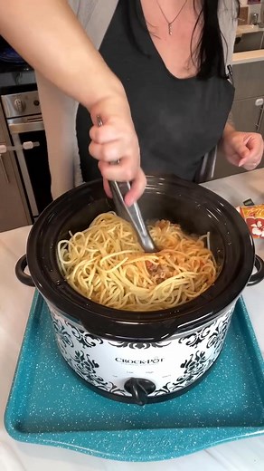 Simple and delish! This Mexican crockpot recipe is always a hit for family dinner 🎬 This video was produced by Network Media and Kells Kitchen | Rick Lax