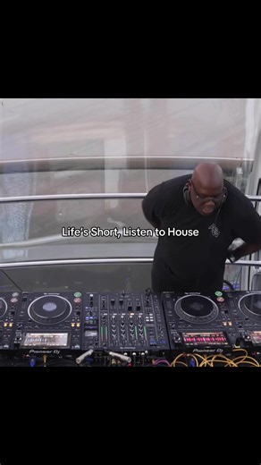 King of House Carl Cox – Life’s Short, Listen to House