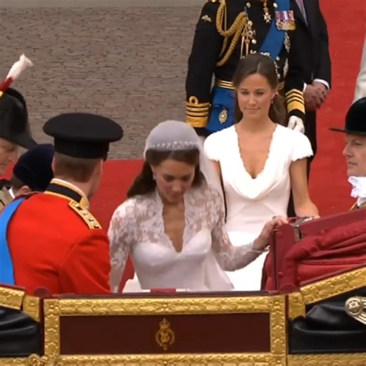 Royal wedding procession | Royal Artis