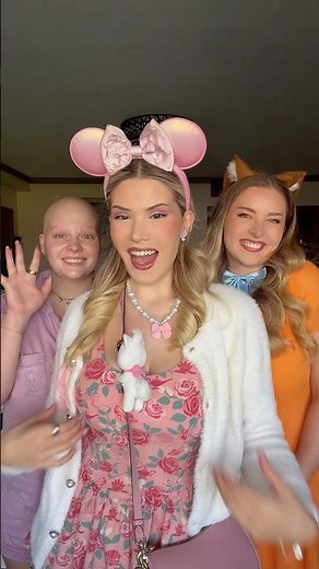 We're siblings 😻🎀 (today only) 🤣 Aristocats at Disney World 🐈 @PaulaWolfOfficial @paulaplsi