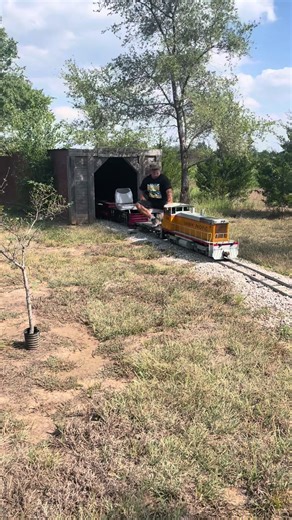 #2trainz #traintok #trains #RR #backyardrr #rideontrain #livesteam #fun #railroad #unionpacific #SantaFe