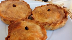 Empanadas mallorquinas de sepia