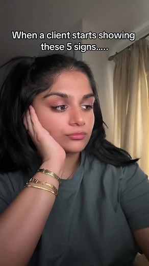 What do think these signs mean? Ever wondered what the signs of a psychopath are? Here are five key traits: superficial charm, lack of empathy, pathological lying, impulsivity, and manipulative behavior. These individuals often appear charismatic and charming but are indifferent to others' feelings, frequently lie to manipulate situations, act recklessly, and use people for personal gain. Remember, a true diagnosis should always be made by a professional! #mentalhealth #psychology #psychologist 