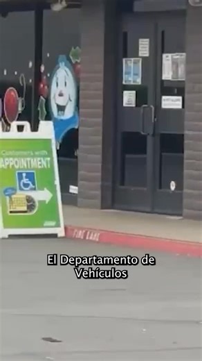El Departamento de Vehículos Motorizados de California anunció que a partir del 1 de enero del 20 26 entran en vigor nuevas leyes relacionadas con la seguridad vial y el tránsito. ⁠ ⁠ Entra al link en bio para más detalles sobre algunas reglas nuevas que debe conocer en California en 2026. #Telemundo52 | Telemundo 52 Los Angeles