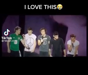 ONE DIRECTION | their hug omggg🥺💞 @onedirection if you want the video please dm me :) #onedirection #onedirectionedits #onedirectionedit... | Instagram