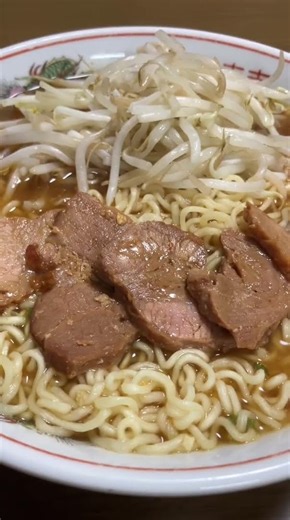 【サッポロ一番みそラーメン】焼豚ともやしだけで抜群にうまい！簡単アレンジが最高すぎた