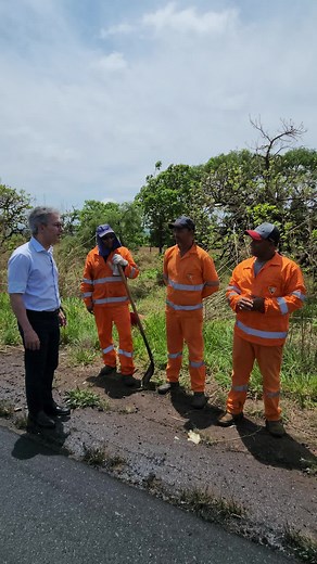 Pra acelerar o desenvolvimento do Alto Paranaíba e Triângulo Mineiro, a MG-190 tá recebendo asfalto novo. 🛣️👷🏽 Depois de anos de abandono, o Governo de Minas tá recuperando a estrada e gerando dezenas de empregos com a obra. 🔺🚀 #OndeTemGestãoTemRealização